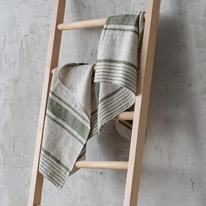 LinenMe Set mit 2 Geschirrtuch Leinen 100%, 45x66 cm Provence - Leinentuch mit Aufhänger - Geschirrtücher & Küchentücher in Natur/Waldgrün gestreift, Hergestellt in Litauen – Bild 5