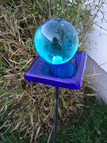 Zen Man Garteninspiration Gartenstecker aus Glas in blau