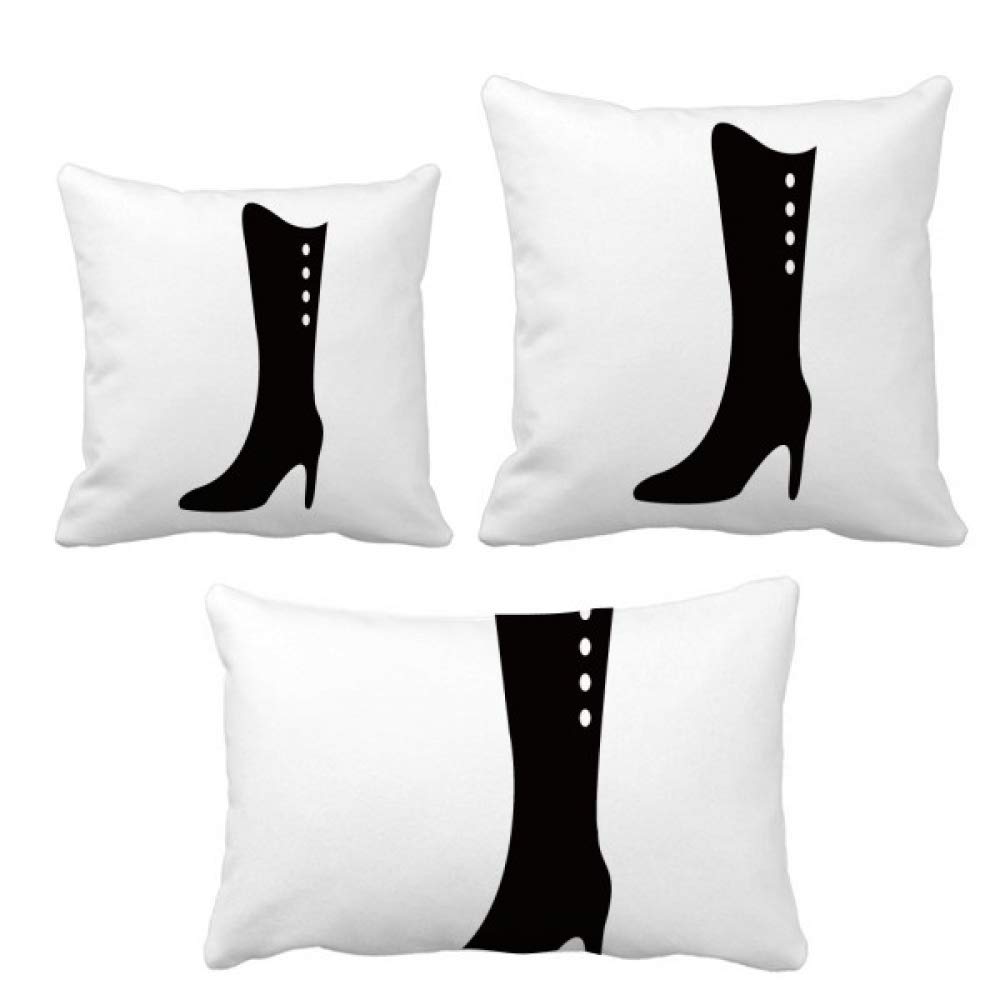 Housse de coussin noir motif bottes pour sublimer un intérieur terne