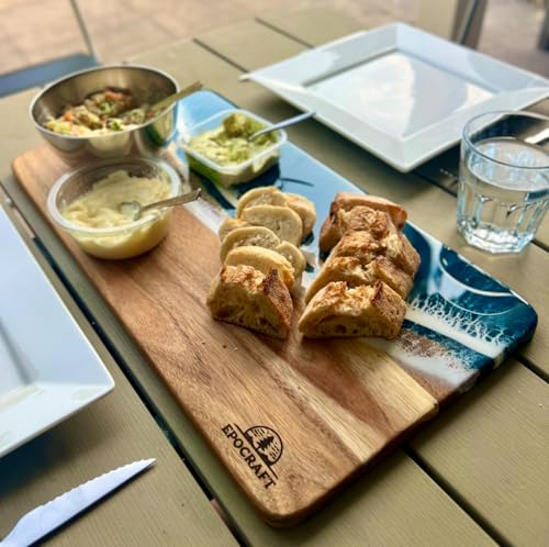 Idée cadeau planche de service unique bois et résine époxy