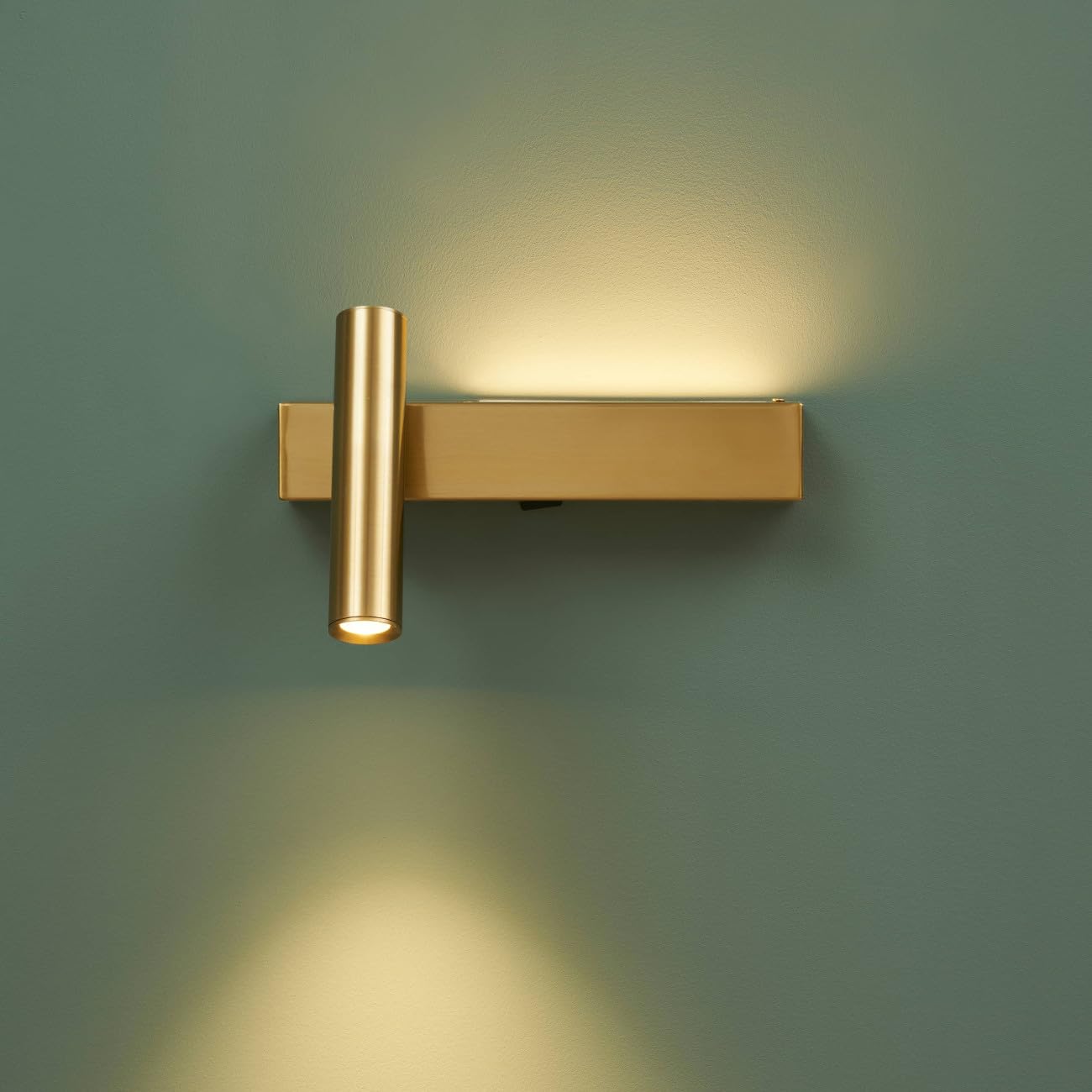 KOSILUM – Aplique de latón cabecera etiquetadora izquierda con interruptor – Lodvi – Izquierda – Luz blanca cálida – Iluminación salón dormitorio cocina pasillo – – 1718 lm – LED integrado – IP20
