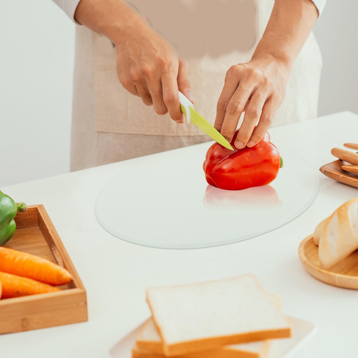 NUOBESTY Planche à Découper Ronde en Verre Trempé 30 Cm, Plateau Résistant aux Rayures Revêtement Antidérapant, Planche Polyvalente pour Légumes, Fruits et Préparation Alimentaire