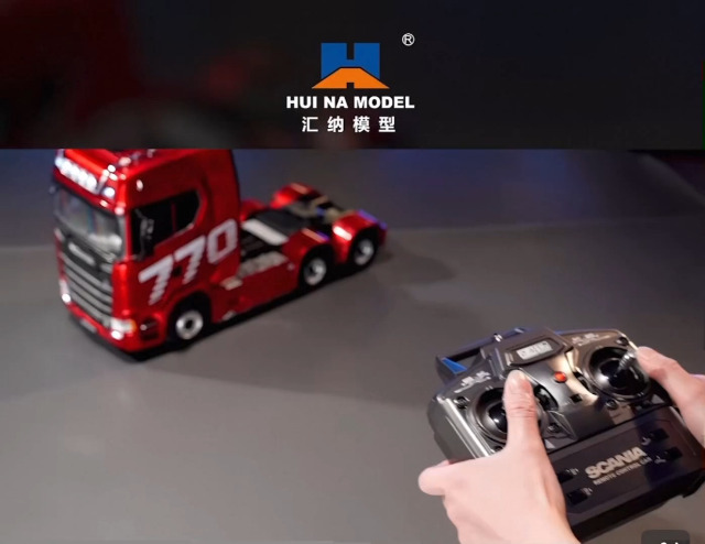 Amazon.co.jp: ラジコン セミトレーラー2.4GHz 1/18スケール スカニア