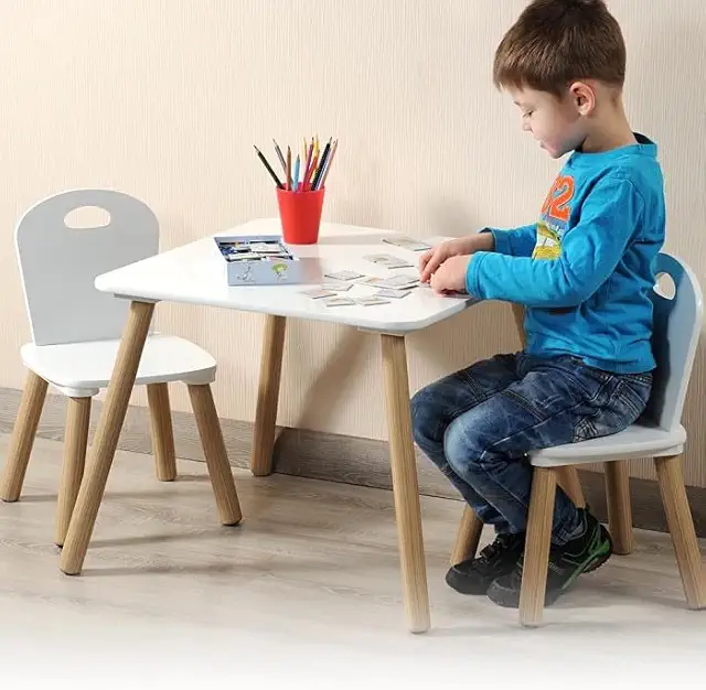 MDF Kindertisch SET mit 2 Stühlen | FSC-zertifizierte Sitzgruppe für Kinder | Weiß