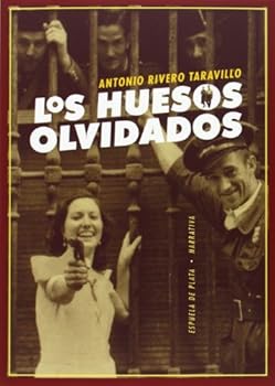 Paperback Los huesos olvidados [Spanish] Book
