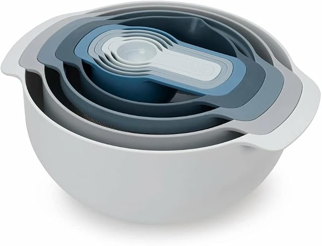 Joseph Joseph Nest 9 Plus, 9-częściowy kompaktowy zestaw do przygotowywania żywności z miskami do mieszania, miarkami, sitkiem i durszlakiem, niebieski