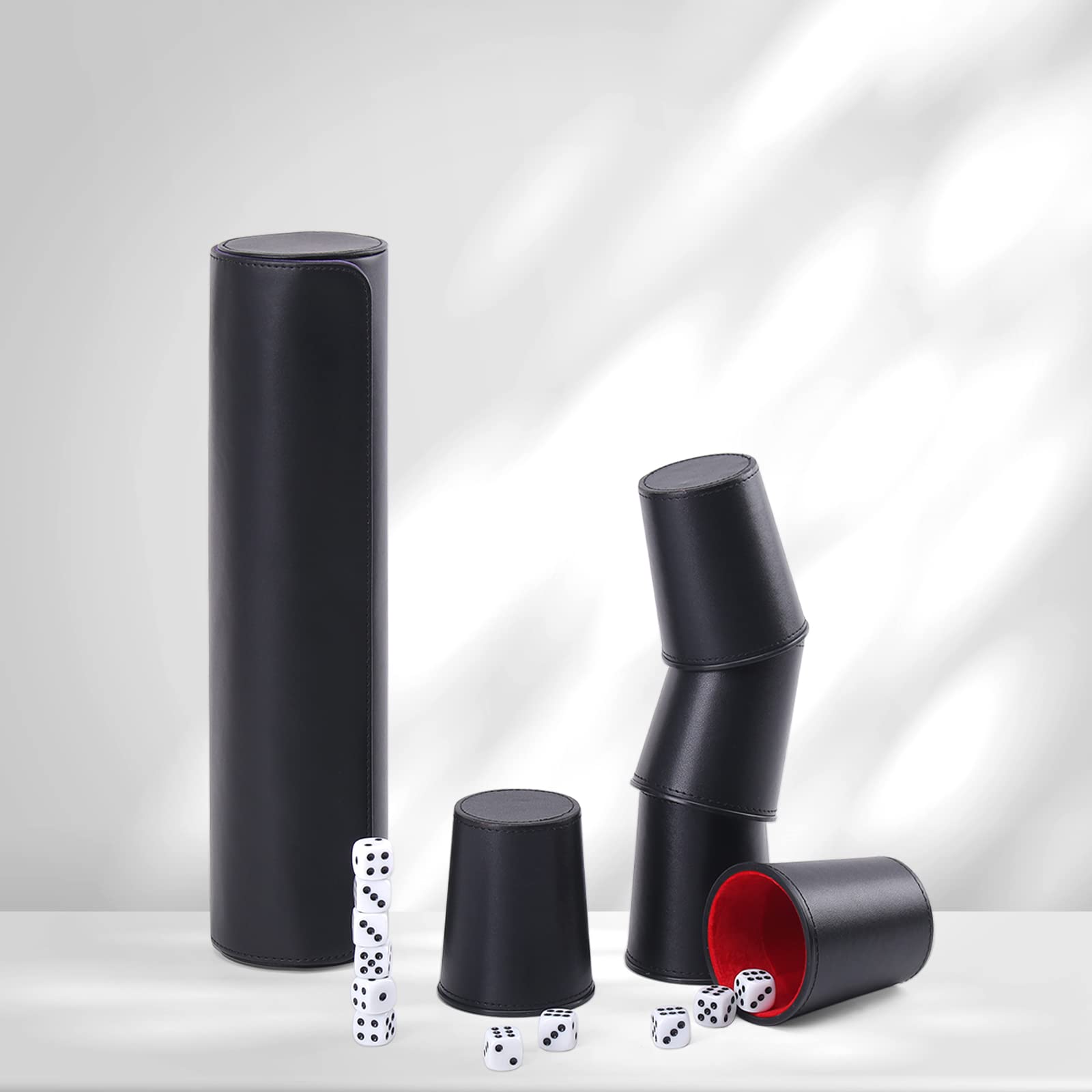 Leder Würfelbecher Set, 5 Stück Würfelbecher + 25 Würfel + 1 Klapptablett Exklusive Aufbewahrungs- und Transportkoffer aus Kunstleder mit Magnetverschluss