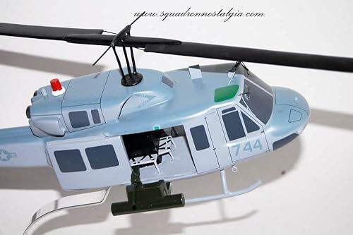 Miniatura 7 de Bell® UH-1N Huey, HMLA-775 Coyotes, modelo de escala de caoba de 16"