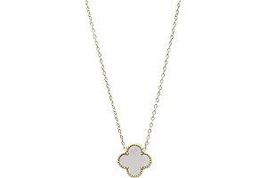 Lucky Clover Pendant Necklace: A Touch of Luck and Style.