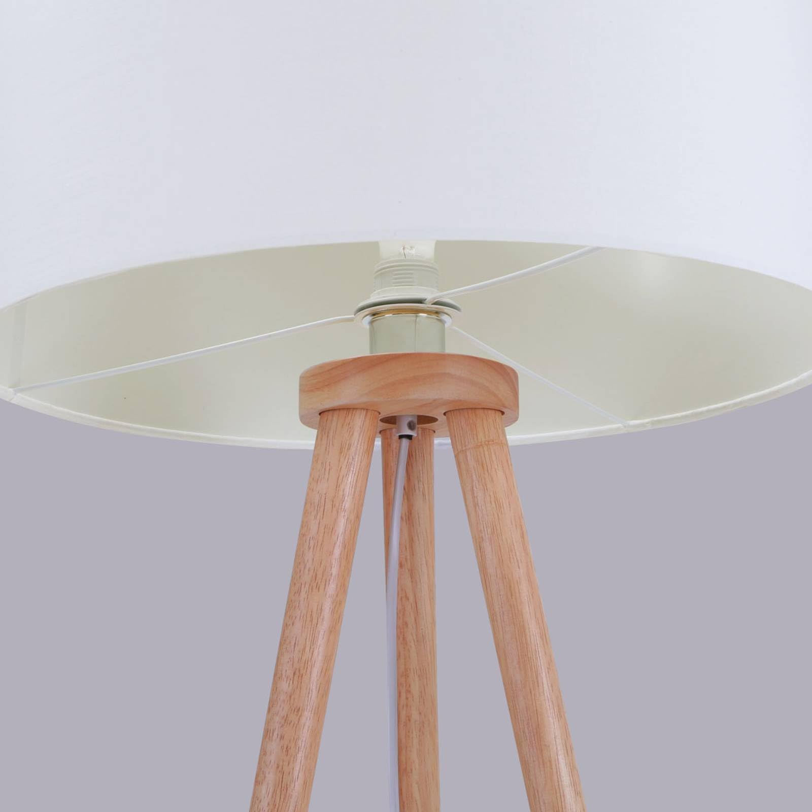 Lindby Stehlampe Dreibein Stoff weiß, Holz hell mit Fußschalter Tripod Textil Stehleuchte Wohnzimmer Wohnzimmerlampe 1x E27 max. 60W ohne Leuchtmittel