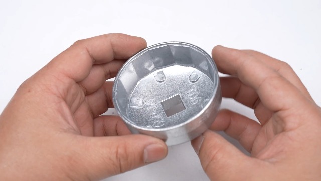 Clé à Filtre à Huile 65 Mm 14 Flûtes – Cloche Aluminium Chromée Pour Toyota, Geely, Fengshen, Bluebird
