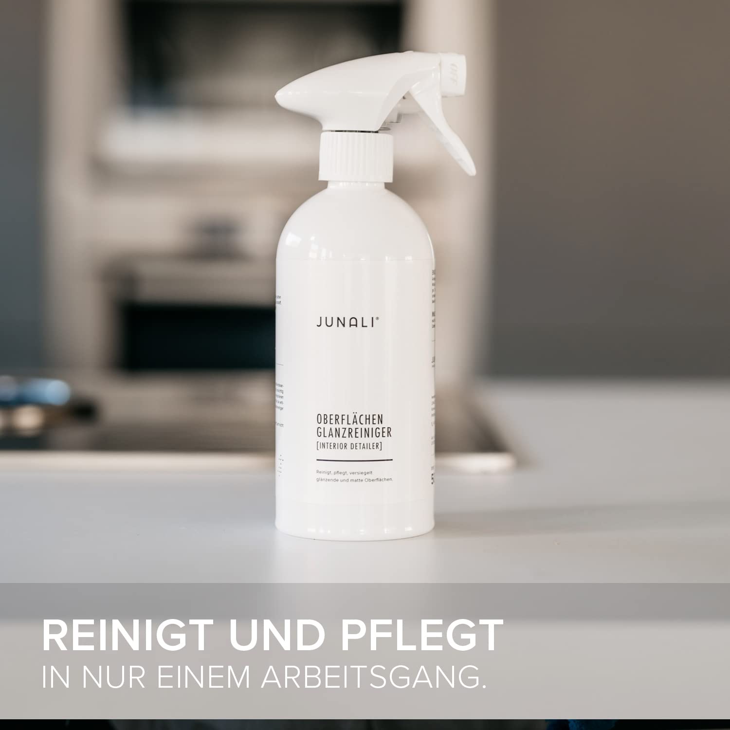 JUNALI Oberflächen Glanzreiniger, Pflege für Hochglanz Küchen, antistatisch mit Perl Effekt, Sprühversiegelung für Naturstein, Chrom, Glas, Kunststoff, lackierte Holzmöbel (2,5 L)