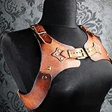El material de cuero PU de alta calidad agrega un sentimiento fuerte y heroico, te hace parecer un gladiador, soldado o guerrero, y también agrega un poco de misterio.