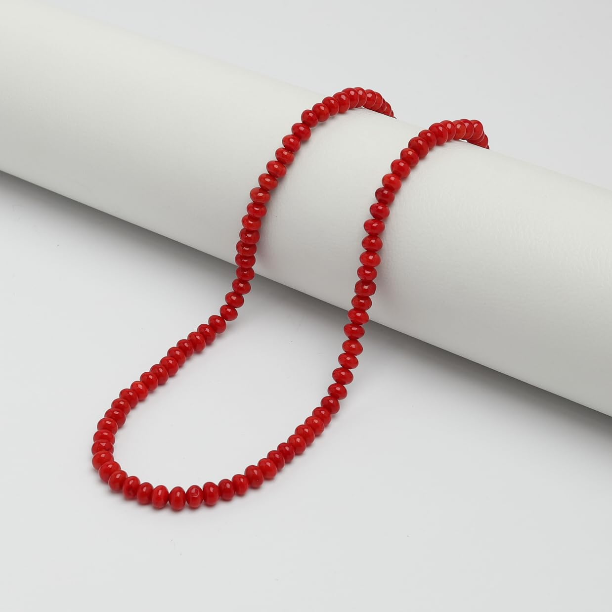 TreasureBay Collier Ras-de-Cou Fait Main Femme en Corail Rouge Naturel 4mm, Fermoir Mousqueton Doré, Cadeau Bijoux Élégant