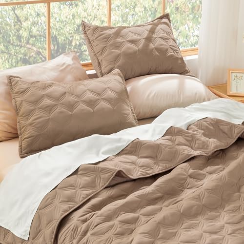 Image of Litanika King Size Quilt Bedding Set, Taupe Summer Lightweight Soft Comforter Bedspreads & Coverlets, Boho Farmhouse Bedding Cover Bed Decor All Season, 3 Pieces (1 Quilt, 2 Pillowcases)