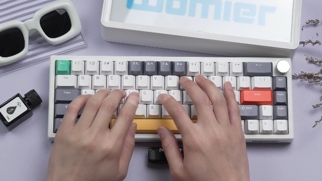デッドボーイ　キワミアユ　ホワイトアップ　即日発送します Amazon | 60% ゲーミングキーボード Womier VK66 PRO 有線 QMK/VIA