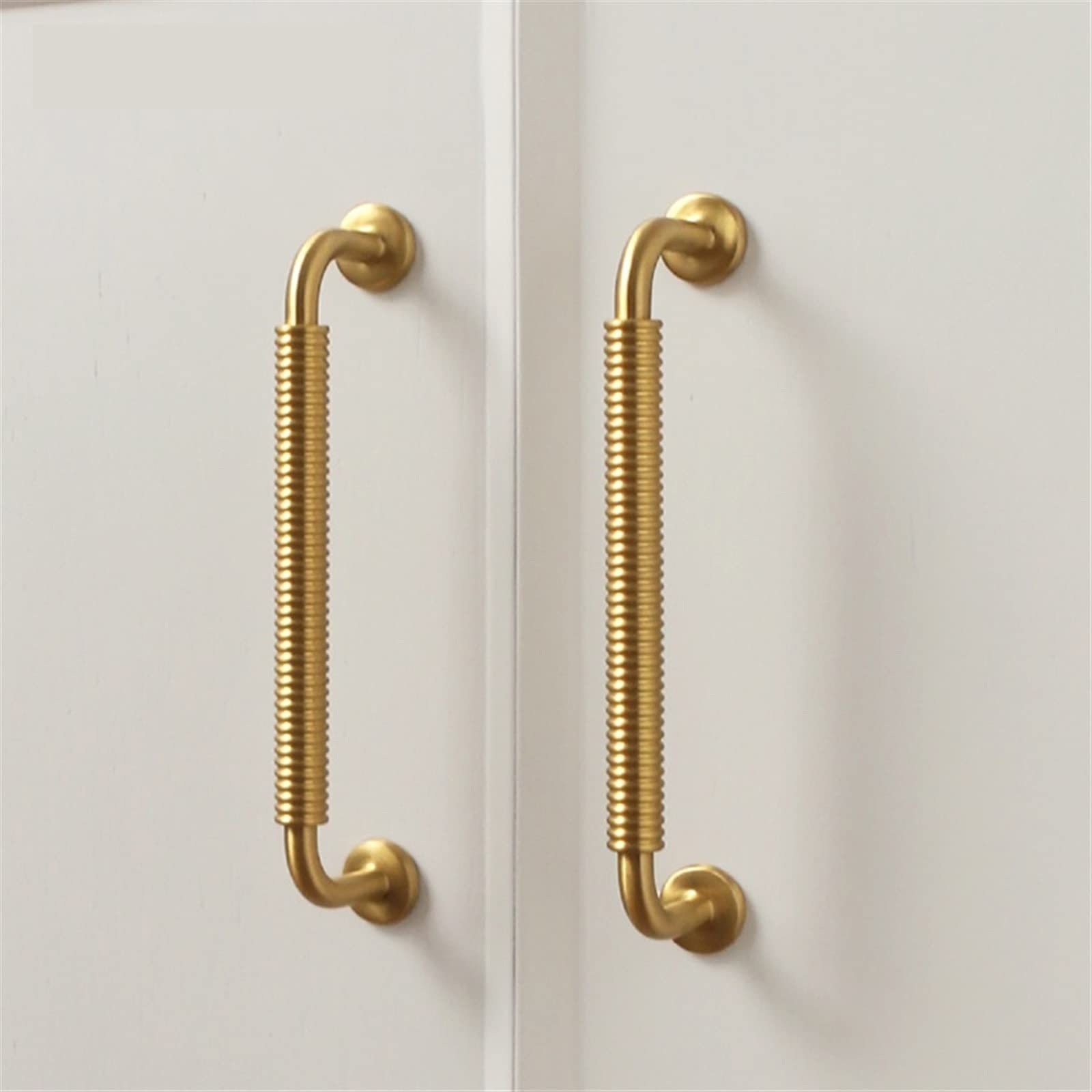 Poignée de porte T Bar FIDEMM aux finitions soignées pour tiroir et armoire de cuisine