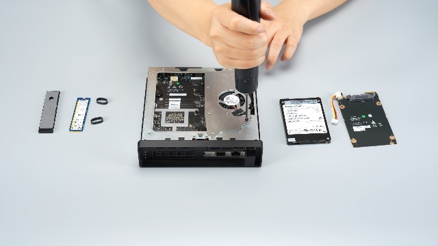 MINISFORUM AMD Ryzen 9 9955HX Mini PC (16C/32T, up to 5.4GHz
