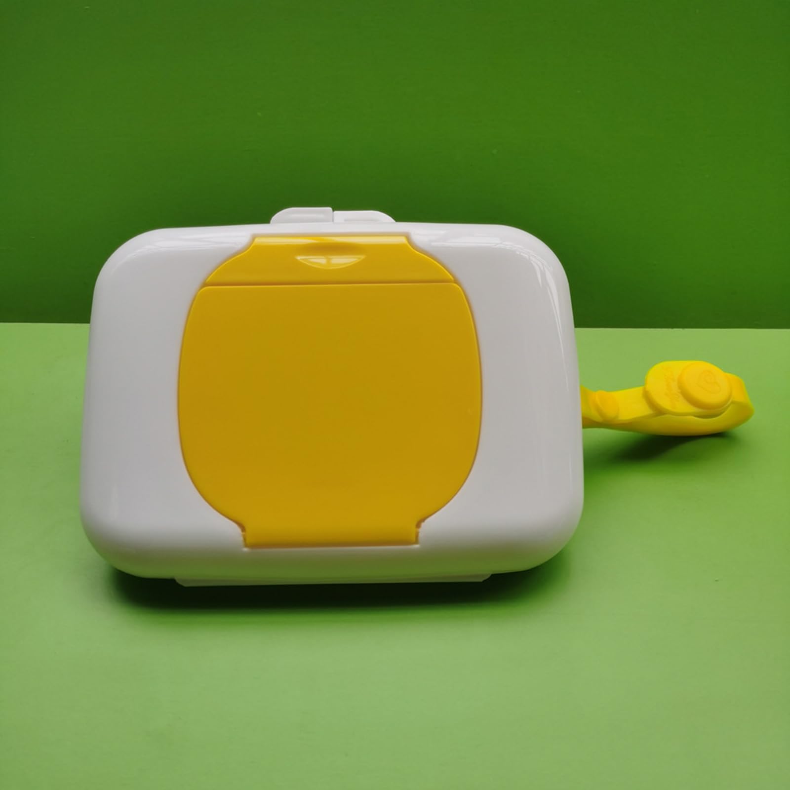 BBTISG Portable Wipe Holde Wipes Dispenser, 16 * 12 * 3cm Reusable & Refillable Baby Wipes Dispenser Portable Wipes Container for Travel, Offices, Camping, Home (Yellow)