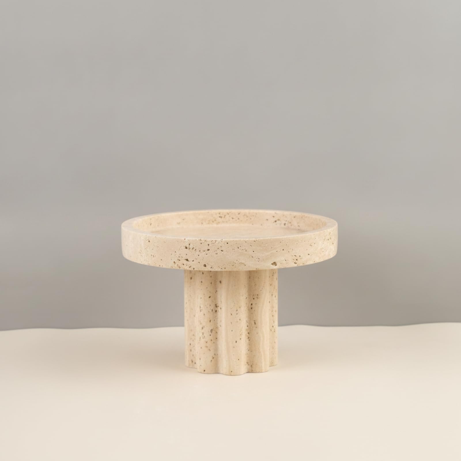 Fruttiera con Piedistallo | Accento Scultoreo per la Casa, Piatto Decorativo in Pietra Porosa, Vassoio in Pietra, Soggiorno, Sala da Pranzo, 26x26x9cm