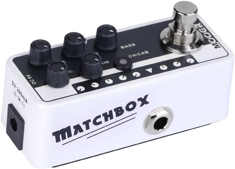 MOOER Mikro Önamp M013 Matchbox pedal, angled view showing DC 9V power input.