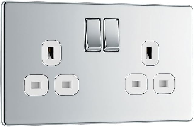 BG Electrical FPC22W-01 podwójne gniazdo, bezśrubowe, płaska płyta, polerowany chrom z białymi wkładkami, 13 A