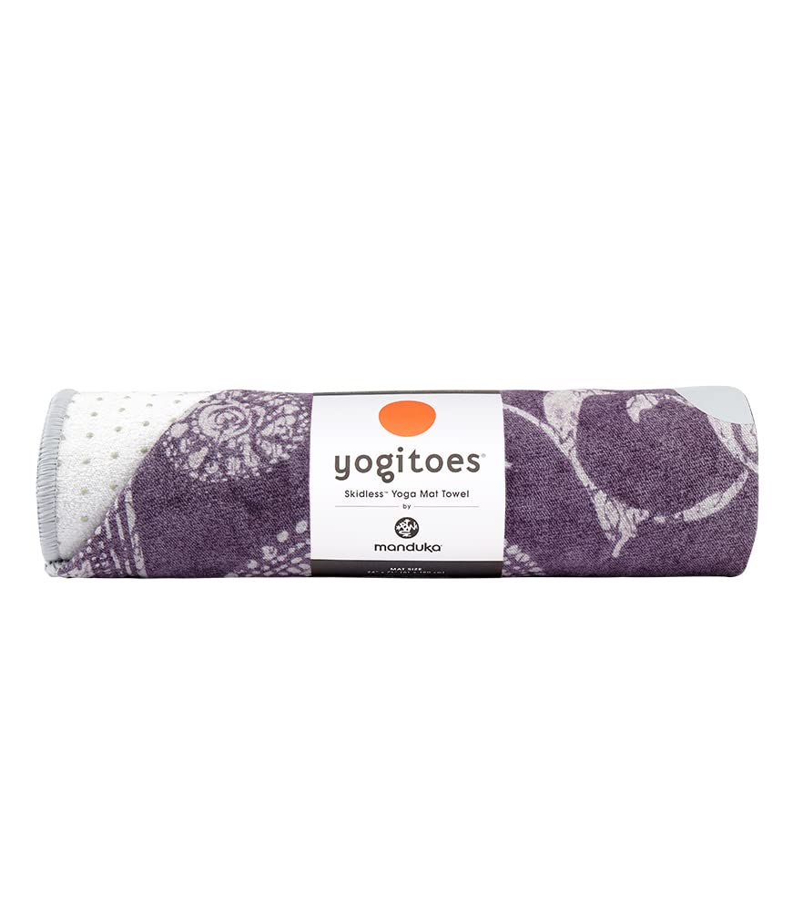 Manduka Yogitoes Toalla para Esterilla de Yoga, Ligera, Microfibra de Secado rápido, tecnología Antideslizante, Uso en Yoga Caliente, Vinyasa y Power, 180 cm, Morado Geija