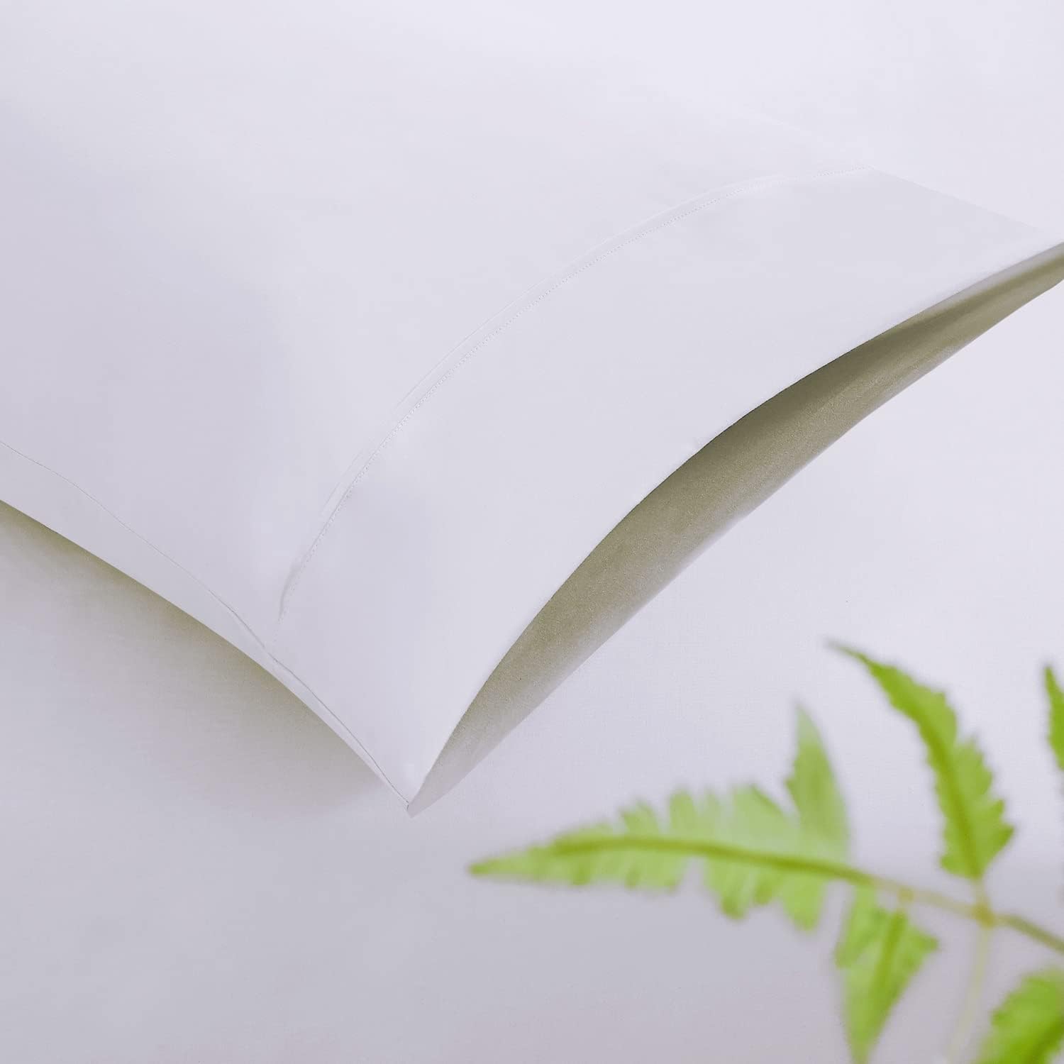 Bed Sheets for King Size Bed, Microfiber Silky Soft Breathable Cooling Sheet Set, 18 Inch Deep Pocket Fitted Sheet, Wrinkle Shrinkage and Fade Resistant Sheets and Pillowcase Set, White