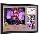 Hinweis: Alle Autogramme sind vorsigniert (digital hinzugefügt, nicht handsigniert)