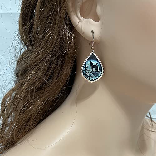 FRONT LINE JEWELRY Artisan-Crafted Wolf Earrings: Depict a Howling Wolf Under the Moon2