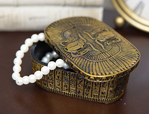 Ebros Gift Estatua decorativa dorada con alas, escarabajos de estiércol de doble cobra egipcia antigua con jeroglíficos sagrados dioses de Egipto escarabajos baratija Cover