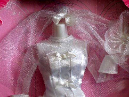 Barbie BRIDAL Fashion Avenue Collection Wedding Gown & Accessories (1997) :  Amazon.sg: Toys