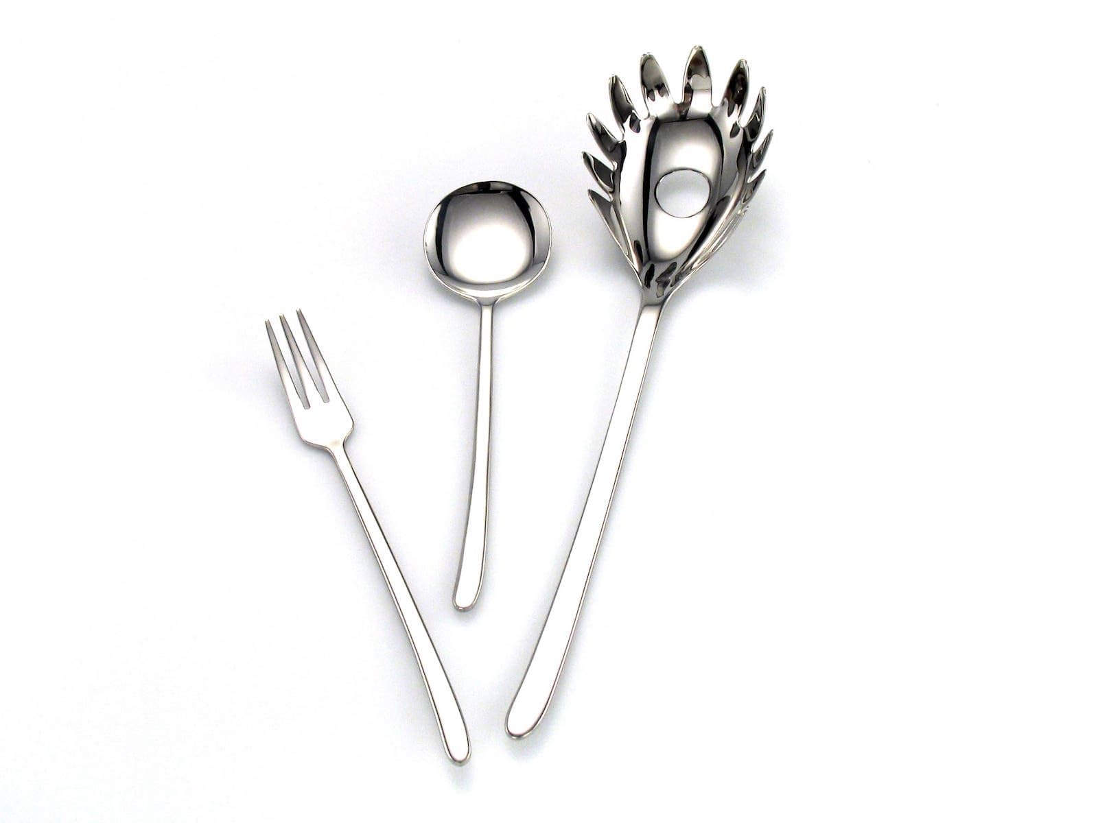 Lot de 13 couverts (6 cuillères, 6 fourchettes, serveur à pâtes), 2 assiettes, 1 saladier et 2 bols - Ovum & Trento