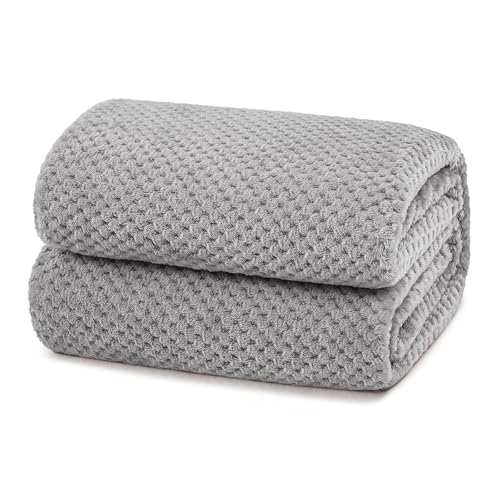 Yebeda Kuscheldecke Superweiche und Warme Fleecedecke für Sofa, Couch und Bett mit Waffel Muster, Kuschelige Angenehme Decke Wohndecke Sofadecke, 150x200 cm, Hellgrau