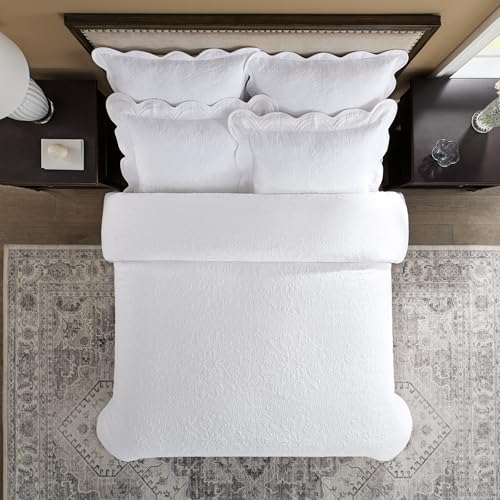 Charleston Estate Modern Farmhouse Floral Matelasse Coverlet with Scalloped Edges, 100% Cotton Breathable Bedding, King/Cal King, White Floral