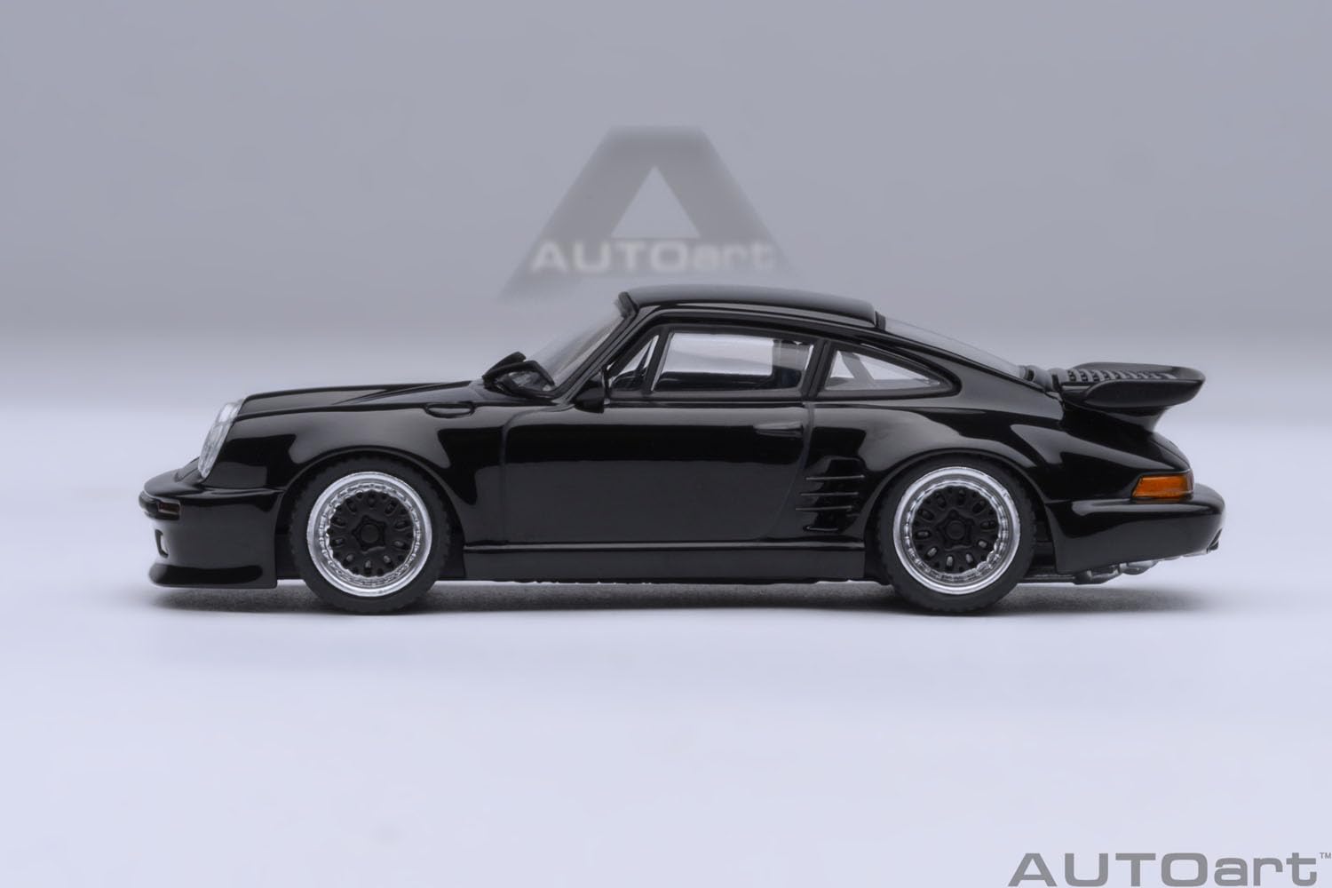 Autoart 1/64 Porsche 911 930 Turbo Wangan Midnight Blackbird Anime