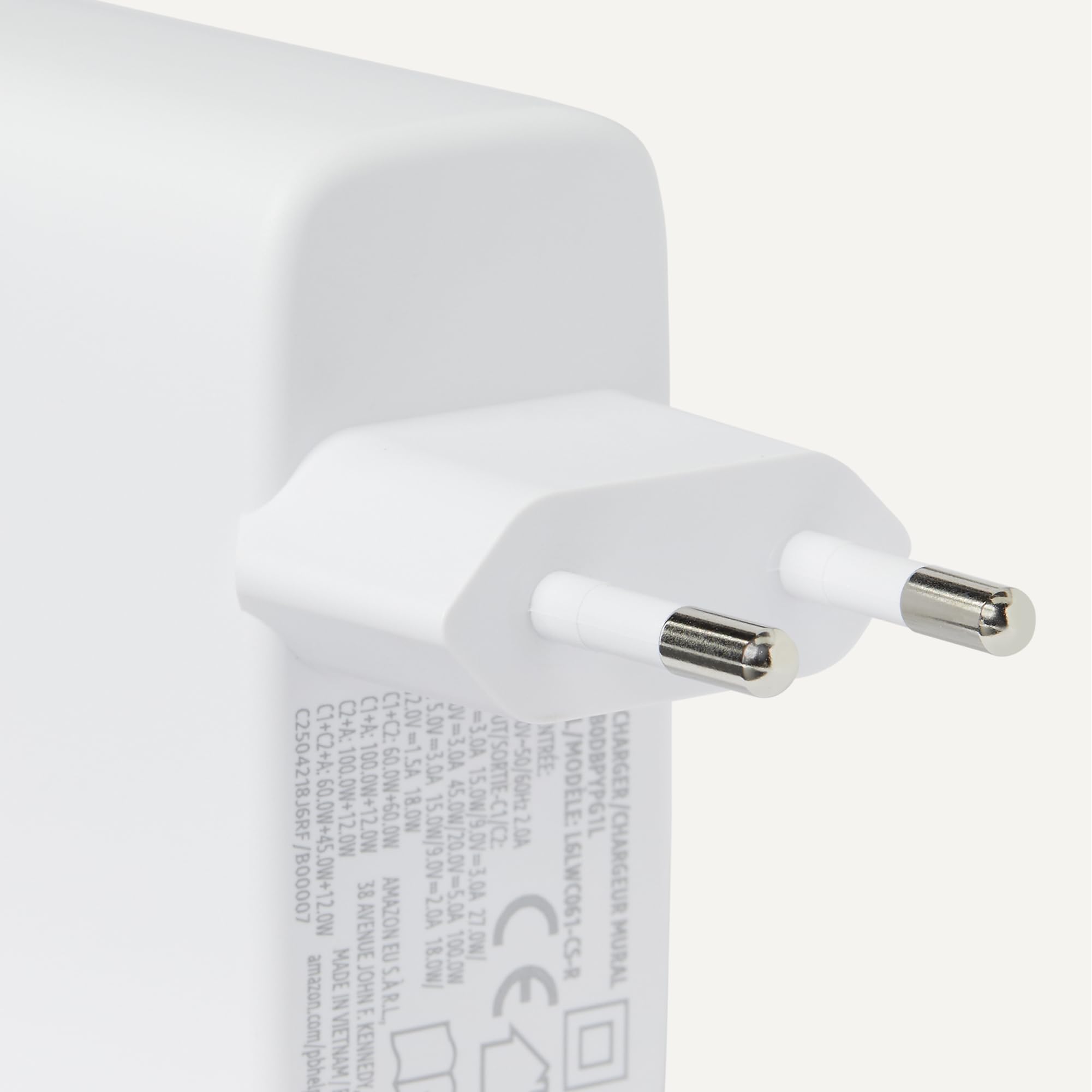 Amazon Basics Caricabatterie da Parete Nano GaN USB-C con Ricarica Rapida, 120W a 3 Porte per Laptop, Tablet e Smartphone, Bianco