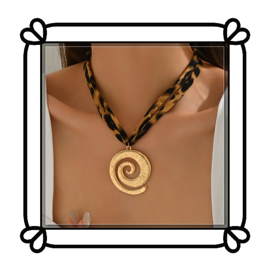 Collier imprimé léopard chic pour vos tenues de plage d'été