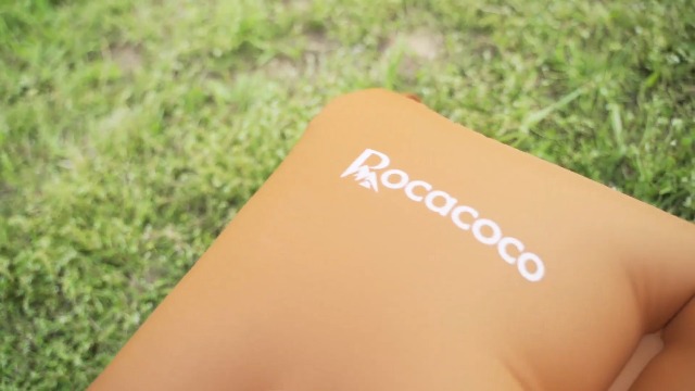 Amazon.co.jp: エアーマット Rocacoco 10cm厚さ 幅広70㎝ エアマット