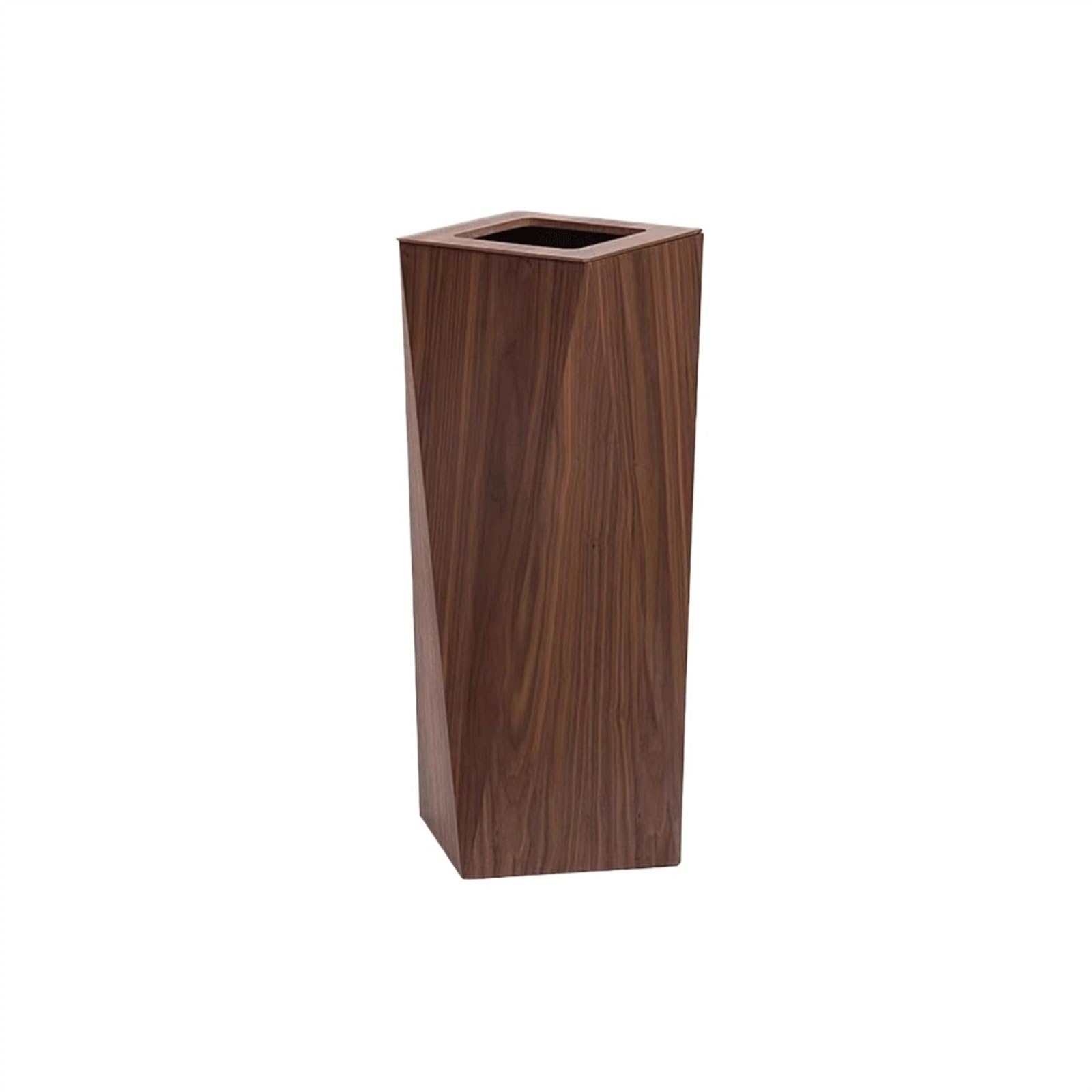 Poubelle de cuisine en bois marron pour remplacer le plastique et embellir la pièce