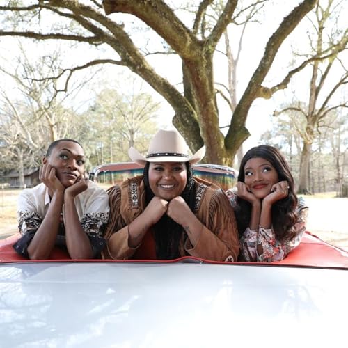 『Rising Stars Chapel Hart Discuss Family, Music, and Country Roots』のカバーアート