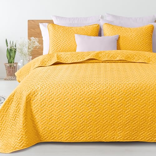 Exclusivo Mezcla King Size Quilt Bedspreads with Basket Weave Pattern,