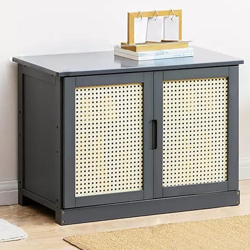 Armoire d'entrée étroite en rotin pour un intérieur chaleureux et ordonné