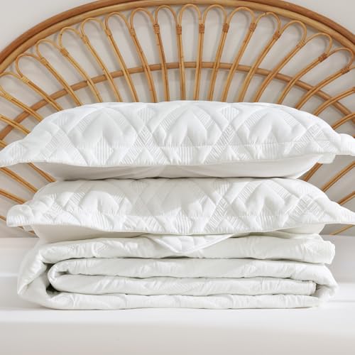 Image of EVENHUG Quilt Set King Size Soft Lightweight Bedspreads with 2 Pillow Shams Reversible Bedding Coverlets for All Seasons 3 Piece (106 inchx96 inch)
