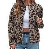 chaqueta leopardo stradivarius Diseño : Presenta una silueta corta con un cuello recto que ofrece un aspecto chic y moderno. Las mangas largas y el ajuste relajado lo convierten en una adición versátil a tu guardarropa.