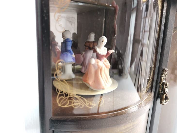 Amazon | お人形がくるくる踊るオルゴール付き宝石箱 | オルゴール