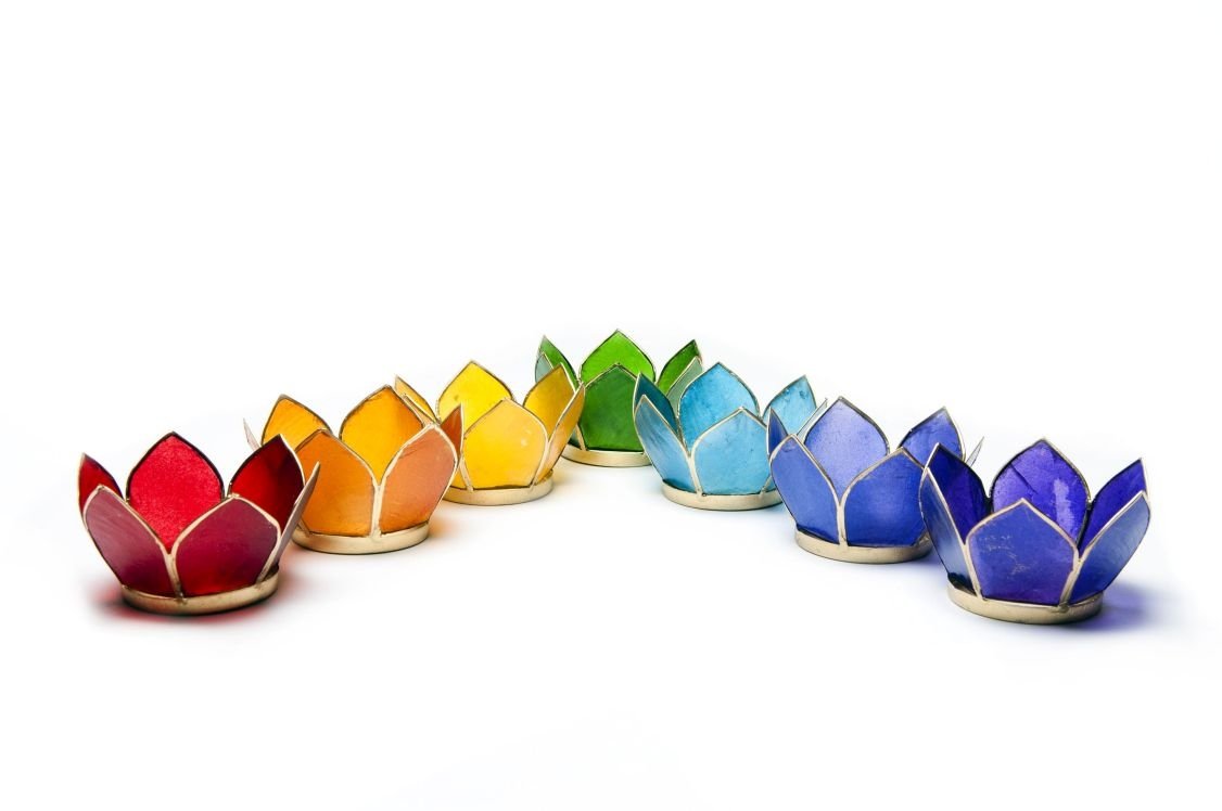 Lotus Capiz Muschel 7 Chakra-Farben-Teelichthalter kleines Set