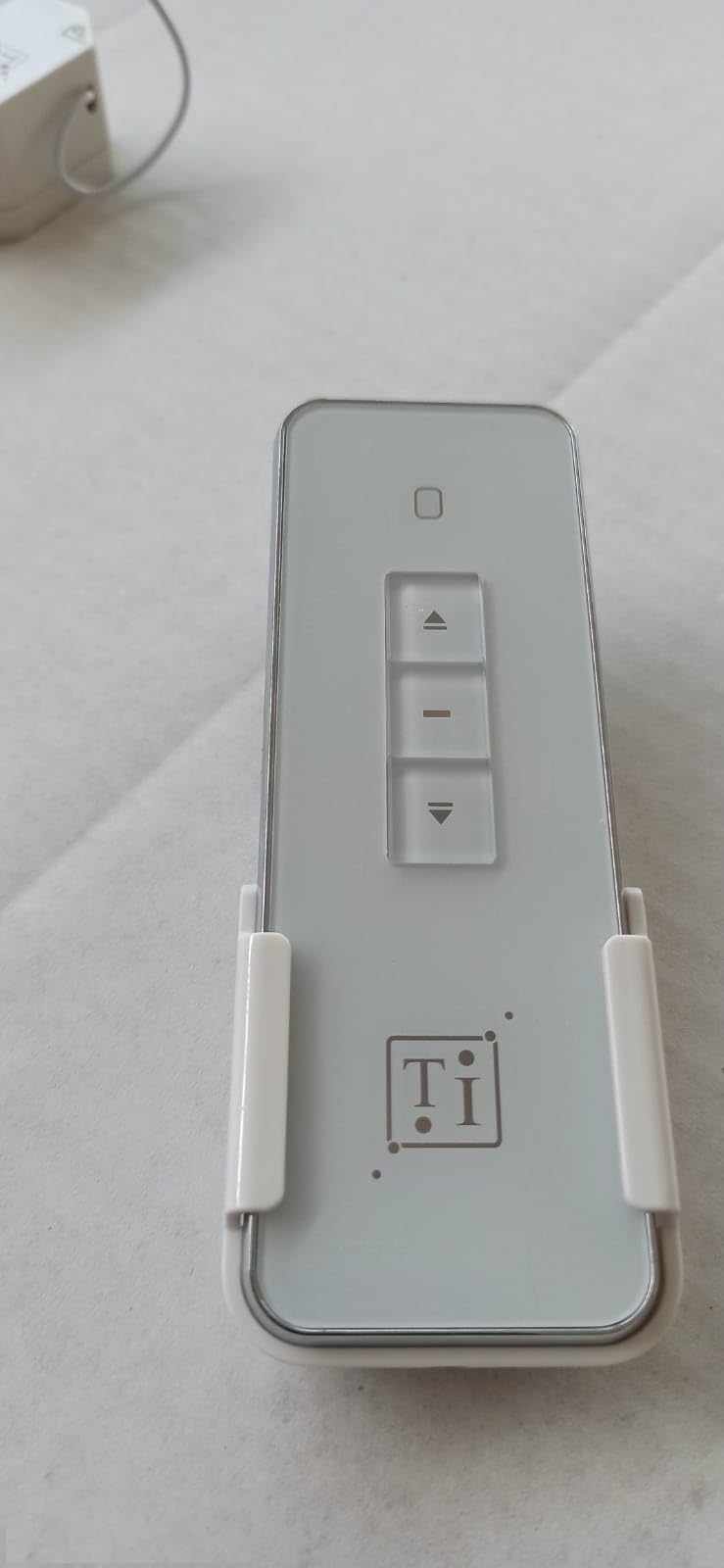Motore per tapparelle elettriche 60 kg - 30 Nm RISPARMIO ENERGETICO con Kit Mini Centralina Esterna e Telecomando per rendere il Motore Radiocomandato completi di accessori e istruzioni