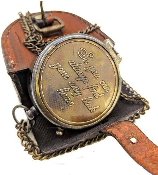 Brújula grabada de latón con estuche de cuero miniatura 1