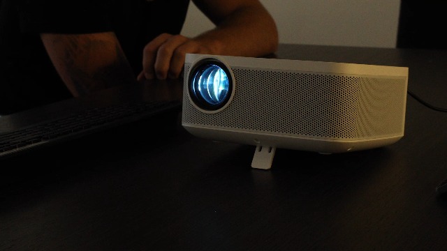 HD MULTIMEDIA PROJECTOR 本体 Amazon.com: KODAK Mini Full HD Multimedia Projector - White